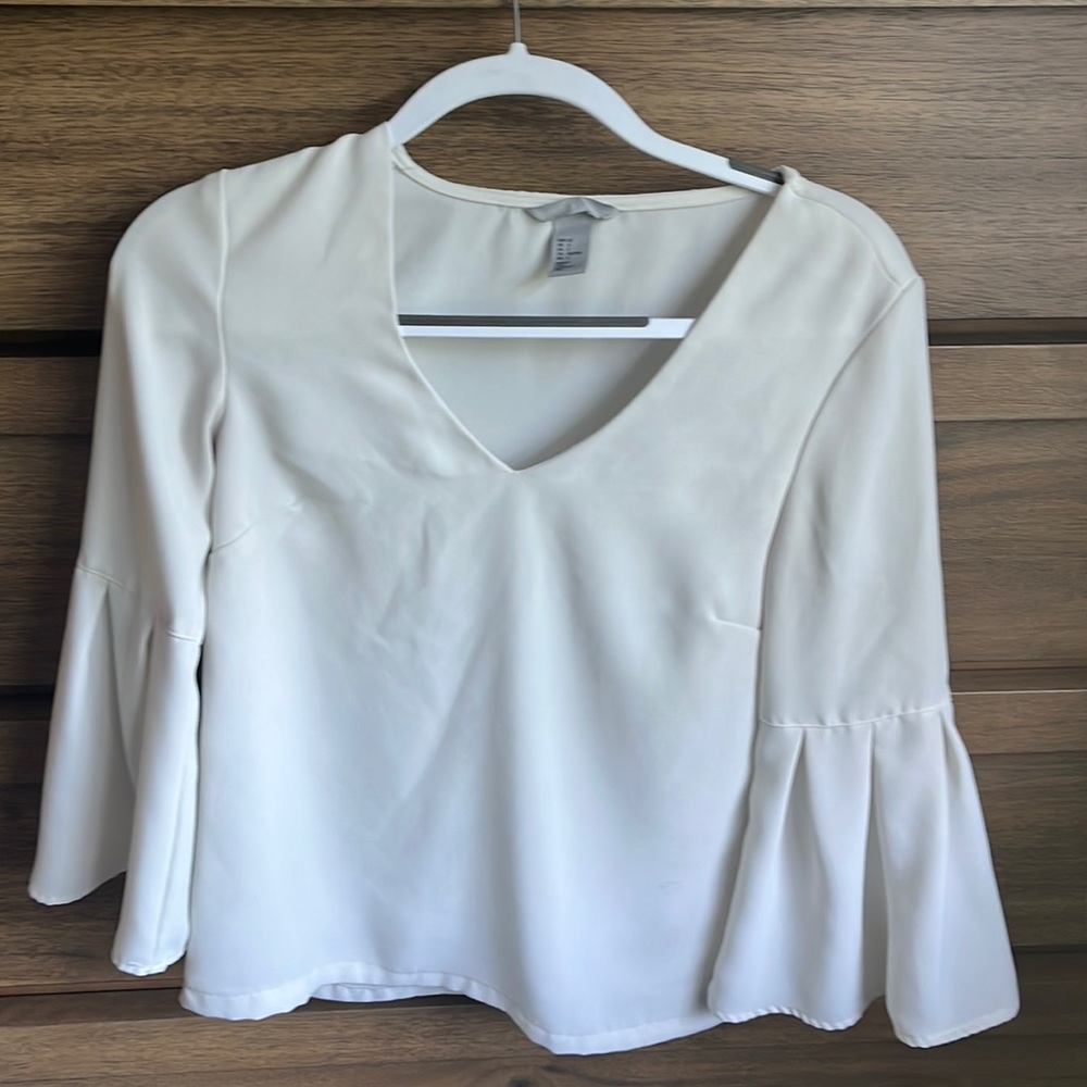 White V neck 3/4 sleeve blouse